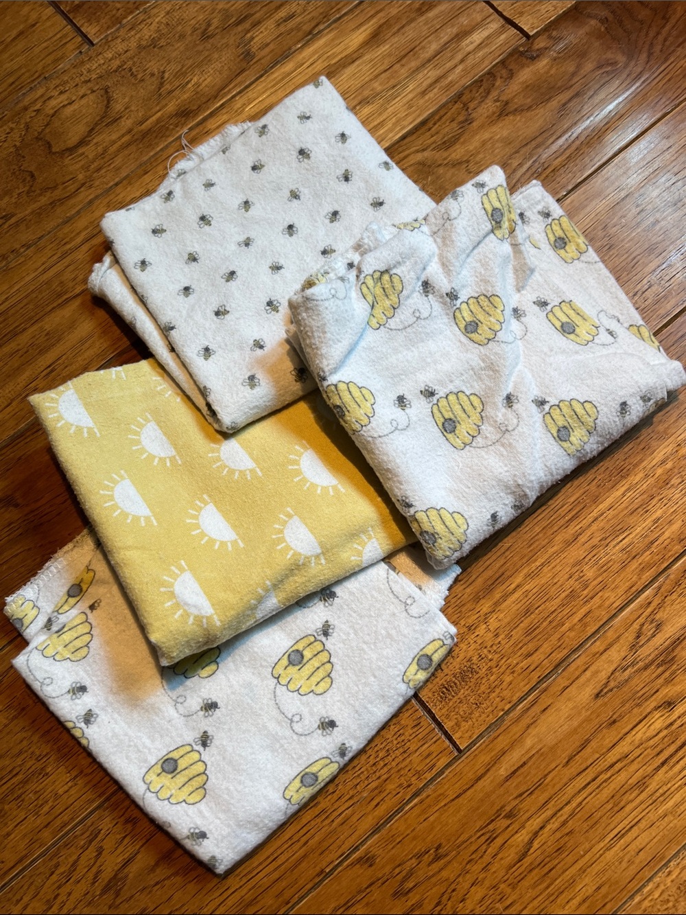 Baby receiving blankets Yellow & White Bee Print